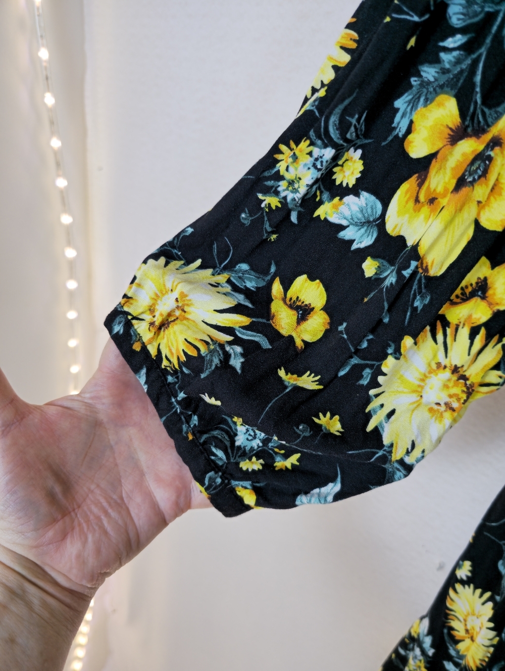 Torrid Black V‑Neck Dress w/Yellow Sunflowers Print. L Sleeve Cotton Midi. Sz 4X - Picture 5 of 9